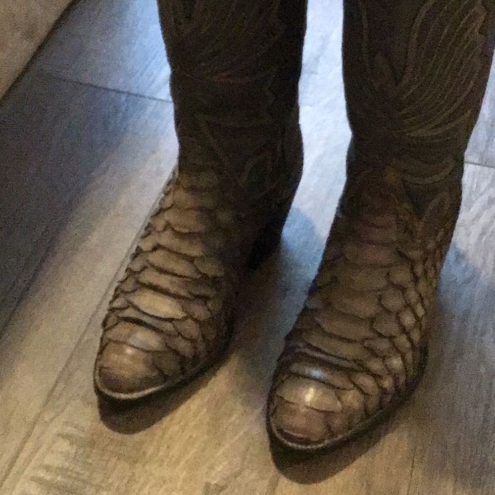Women’s cowboy boots